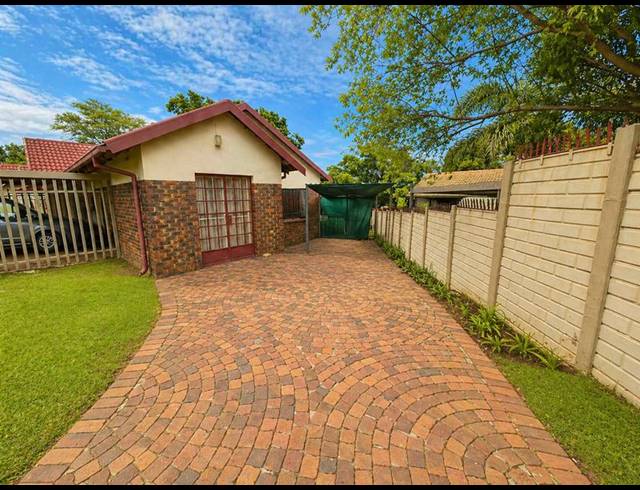 4 BEDROOM HOUSE FOR SALE IN THE REEDS